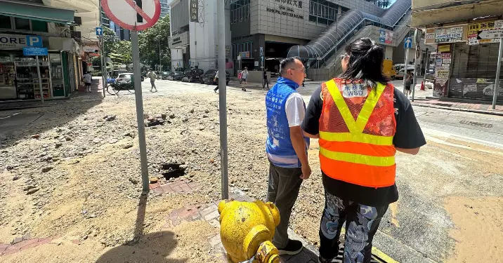 油尖旺關愛隊迅速應對水管爆裂事件 減低居民生活的影響