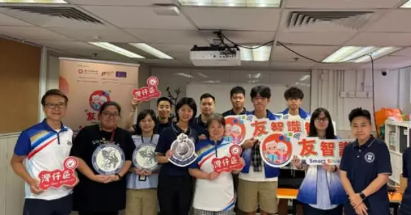 港島總區- 灣仔警區｜派發及教導照顧者使用智能定位裝置