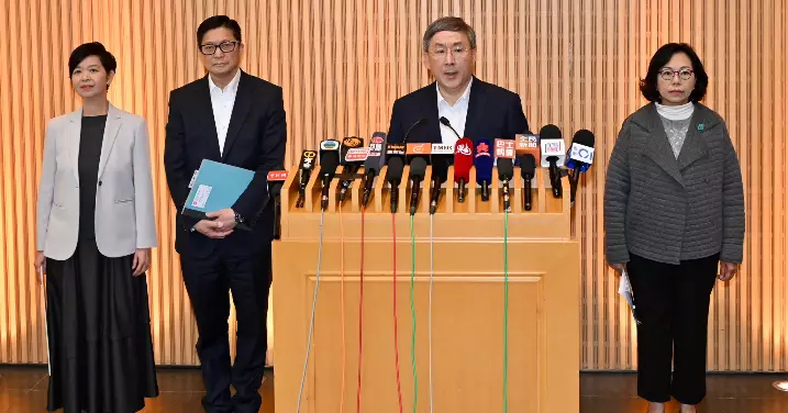 卓永興：安排宏福苑居民回家收拾物品