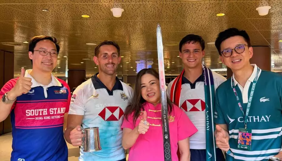 香港七欖銀劍賽港隊19:15挫日本奪冠 羅淑佩盛讚：你們是最棒的！