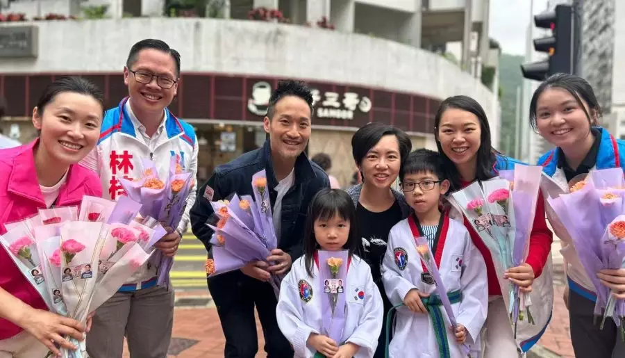 新民黨東區團隊｜為東區母親送上鮮花
