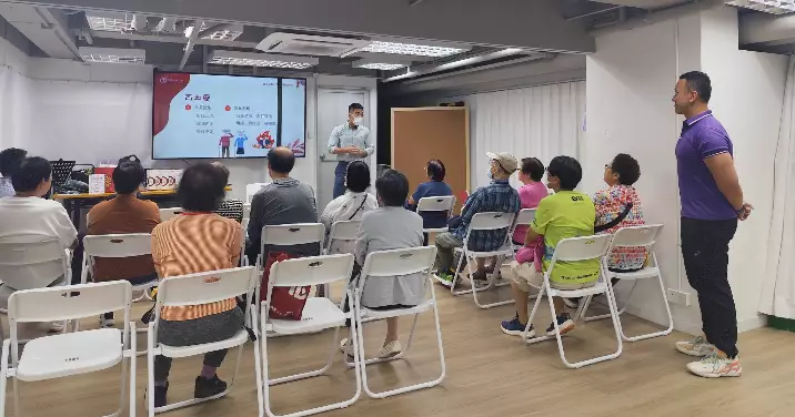 黃馳協助籌辦健康講座及中醫義診 為居民講解高血壓等健康問題