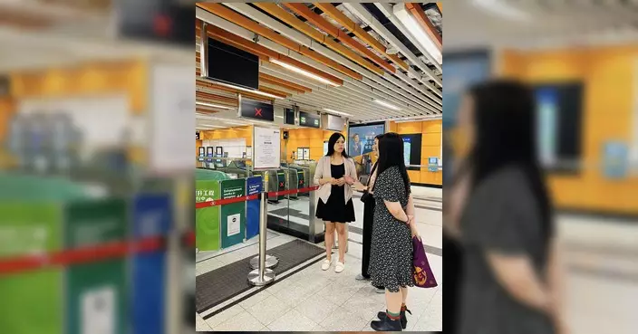 港鐵利東站扶手電梯展開維修 陳榮恩要求加派人手指示乘客上落
