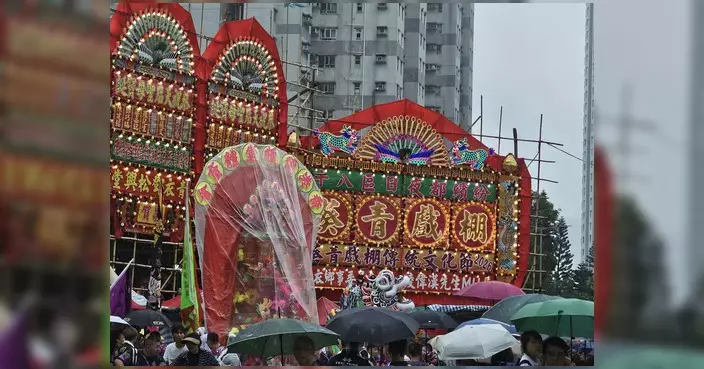 青衣天后誕雨中巡遊氣氛熾熱 徐曉杰：大雨下巡遊有「洗霉氣」意頭