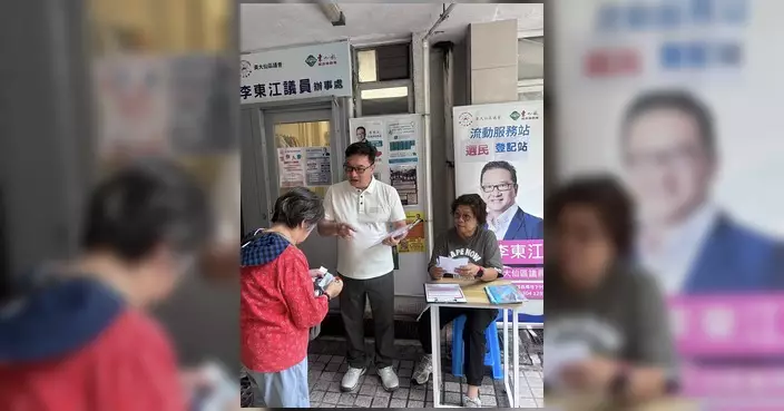 李東江議員分享區議員日常 宣傳選民登記並處理居民求助