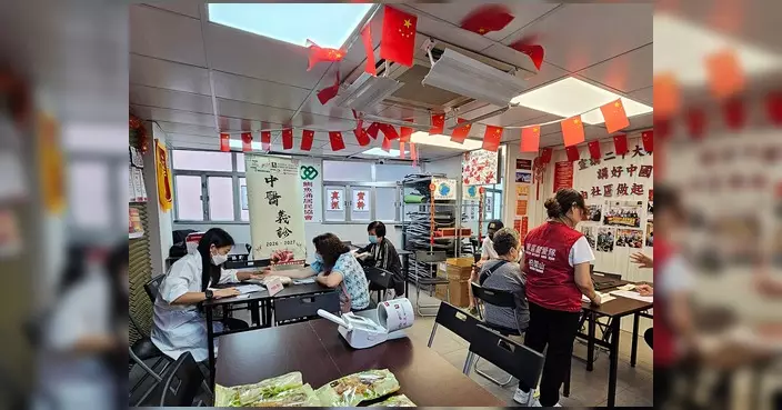 柏架山關愛隊中醫義診持續進行 醫師細心問症兼送滋潤湯包