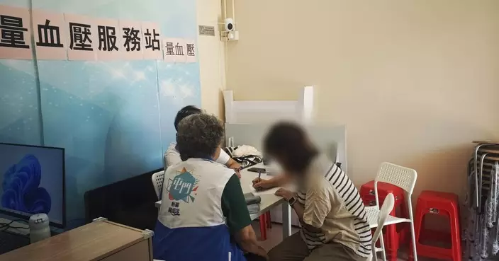 屯門恒福關愛隊為居民提供免費量血壓服務