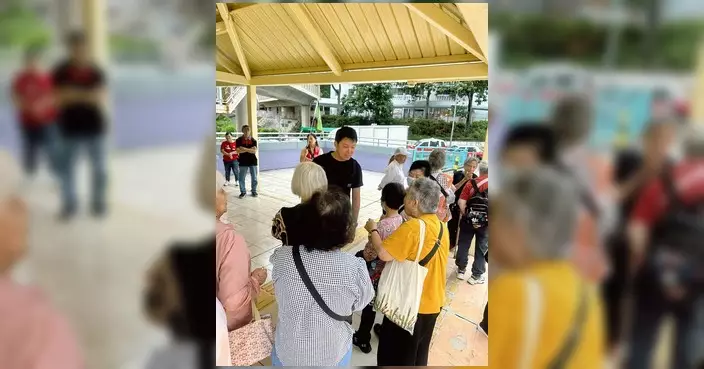 越毅強出席彩雲關愛隊一天遊 向街坊匯報民生工程進展