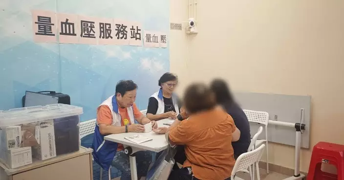 屯門恒福關愛隊為居民提供免費量血壓服務