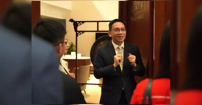李廣宇帶長江商學院香港同學會校友參觀立法會