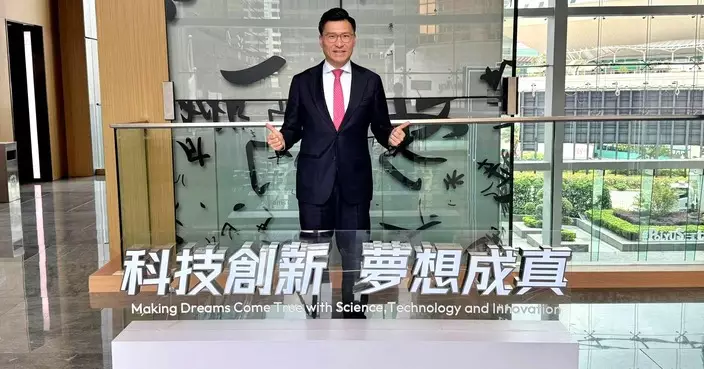 邱達根祝賀第四屆中銀香港科技創新獎得獎者