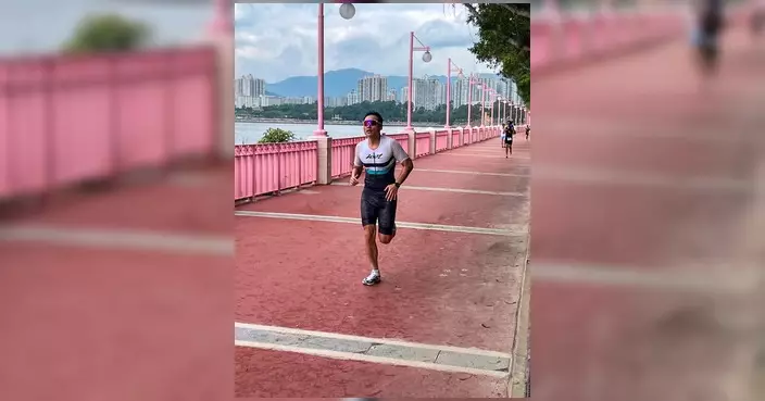 鄭泳舜假期參加兩項鐵人賽 與老友相聚打氣