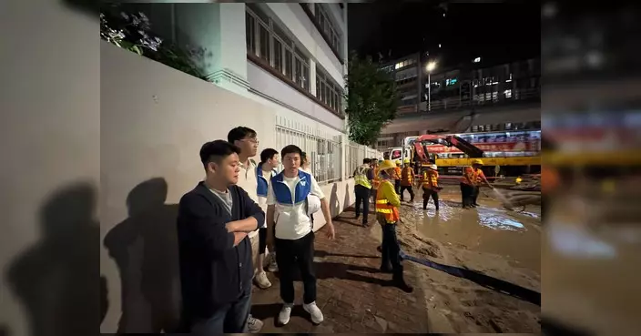 九龍城士他令道地底水管爆裂 街道頓變澤國