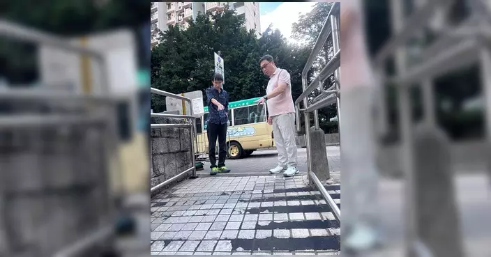 李東江促請房署管理公司重鋪防滑砂帶及加強滅蚊