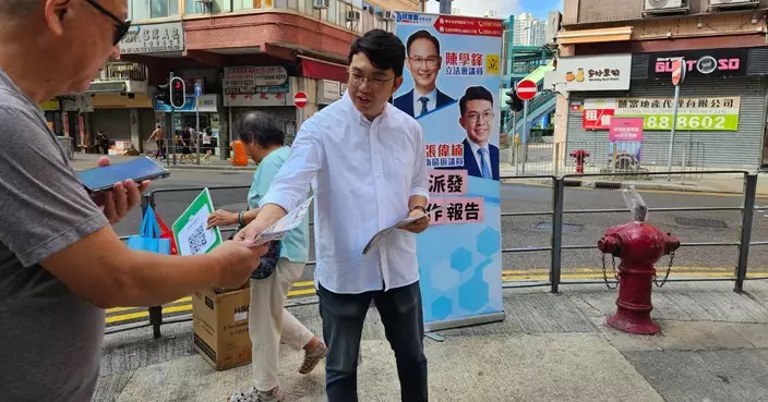 張偉楠田灣開早站派發工作報告 聽取居民反映路面及班次問題