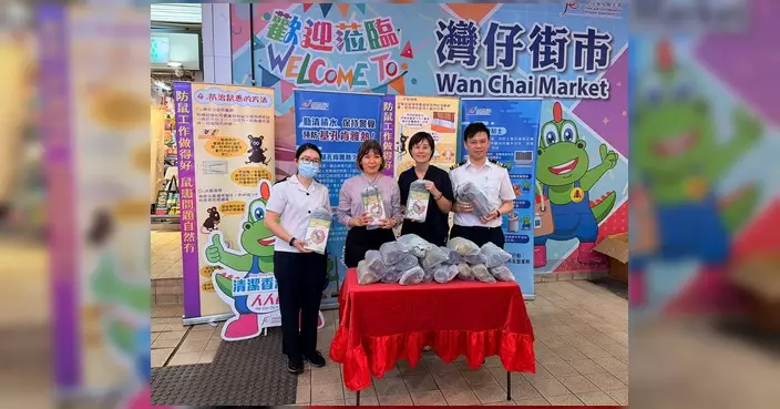 李碧儀聯同食環署派發宣傳品 推廣灣仔街市環境衛生