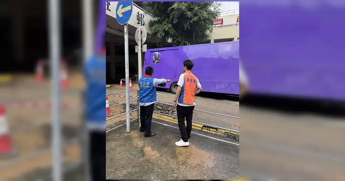 葵盛西邨地下水喉爆裂 水務署搶修並設臨時食水箱