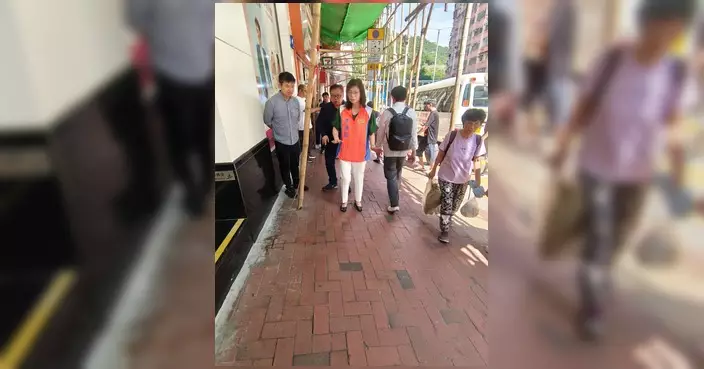 路政署跟進英皇道積水及斜度問題 即場承諾優先處理