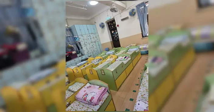 李清霞聯同社署突擊探訪保良局幼兒中心 獲小朋友熱情擁抱