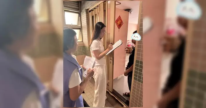 馮務君聯同關愛隊探訪紅磡邨家維邨 籲未登記選民6.2前登記