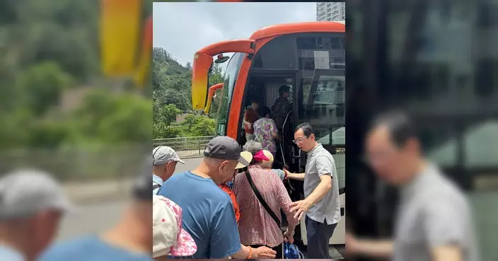 柯創盛與象神金殿結緣 4300份福袋惠澤觀塘基層