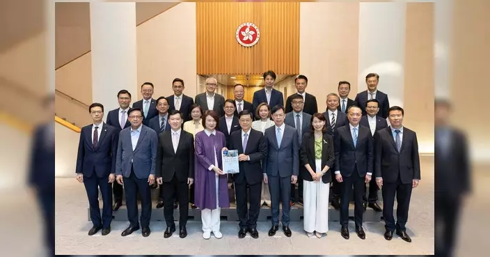 范駿華向特首提交五年規劃報告 聚焦產業創新
