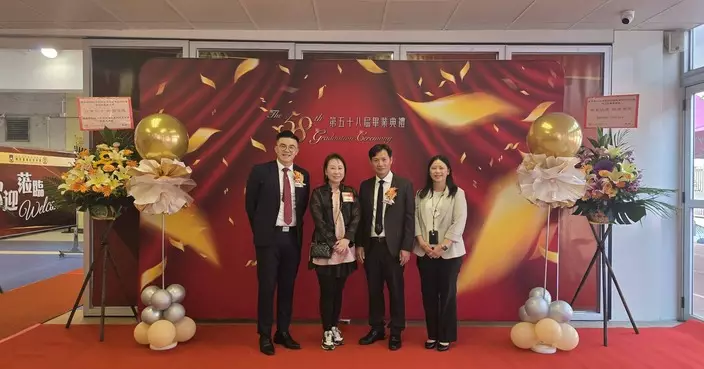 林慧明出席中學畢業禮 學生自製豆腐花及貓貓cafe獲讚