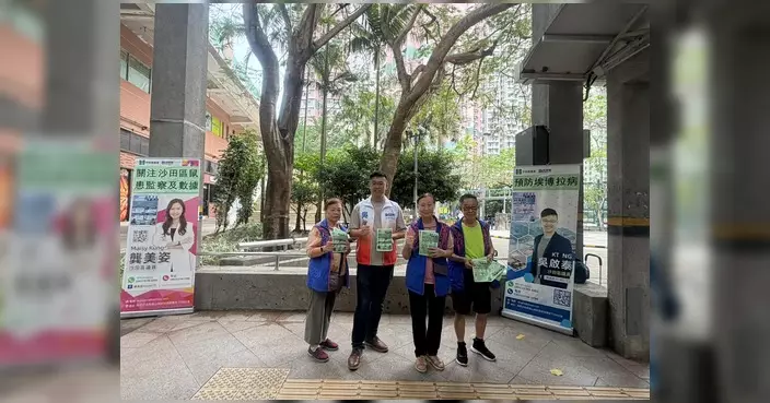 吳啟泰聯同義工頌德樓派發單張 呼籲預防埃博拉及關注鼠患