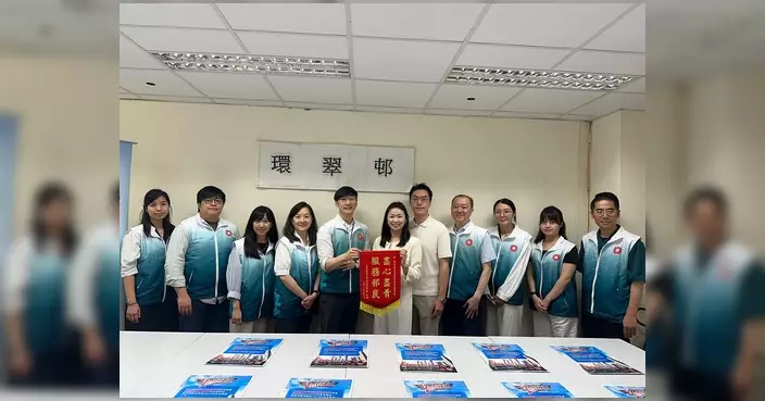 林永晟聯同植潔鈴到環翠邨辦事處 感謝房委會迅速改善野鴿問題