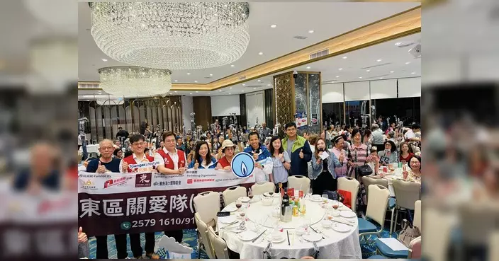 鰂魚涌關愛隊辦雙親節敬老晚宴 近三百長者獲贈愛心杖傘