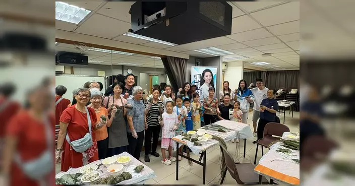 李梓敬聯同黃宇翰及張靜茵辦包粽活動 吸引區內家庭參加
