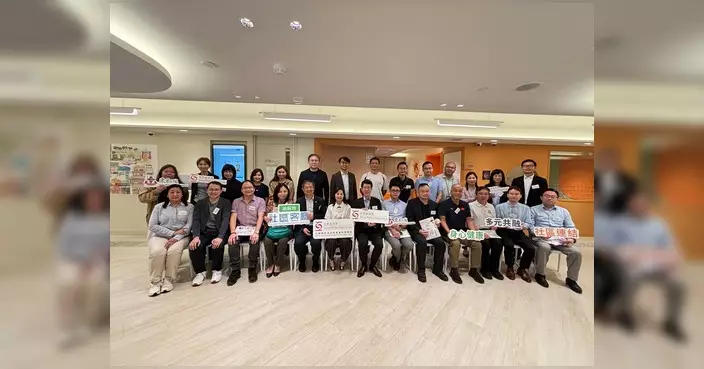 楊鎮華參觀油麻地社區客廳 與社署署長交流服務
