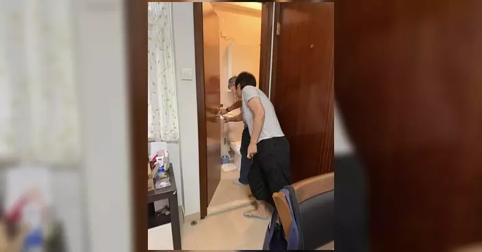 維園關愛隊助獨居長者更換門鎖 提醒加強鄰里守望
