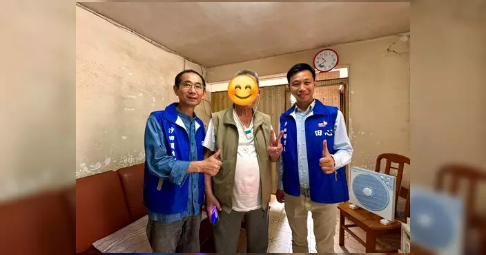 林振昇聯同區議員上門為隆亨邨長者維修電力裝置