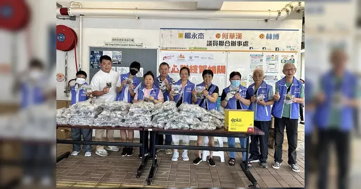 愛心贈粽賀端陽 啟德東關愛隊聯同民政處向長者送暖