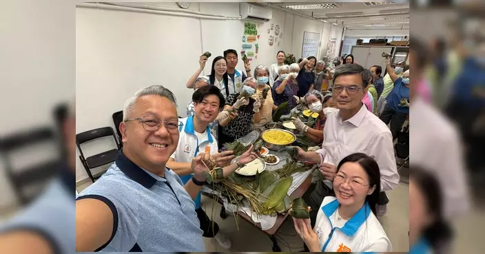 黃俊揚與楊威Angel辦端午包糭活動 腦友記親手包糭送街坊