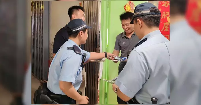 東區警區聯同多個部門環翠邨派防爆竊單張