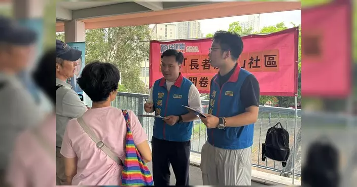 曾興隆聯同民建聯北區支部成員 粉嶺上水站實地收集長者意見