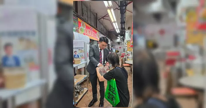 張偉楠聯同有心人南區派發愛心麵包及關愛飯盒