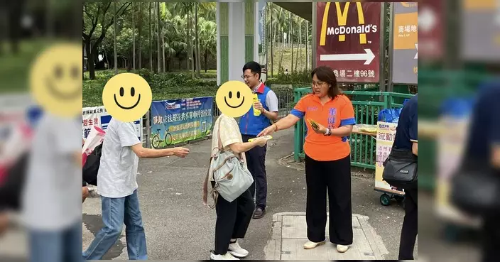 陳壇丹美林邨設街站派防蚊帶 提醒學童街坊預防蚊患