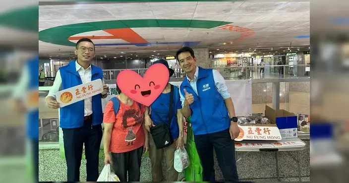 朱德榮區議員聯同綠楊關愛隊端午派粽 街坊憑票領取場面熱鬧