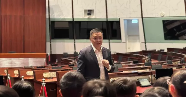 鄧飛為幼稚園學生導賞立法會 冀增課外學習體驗