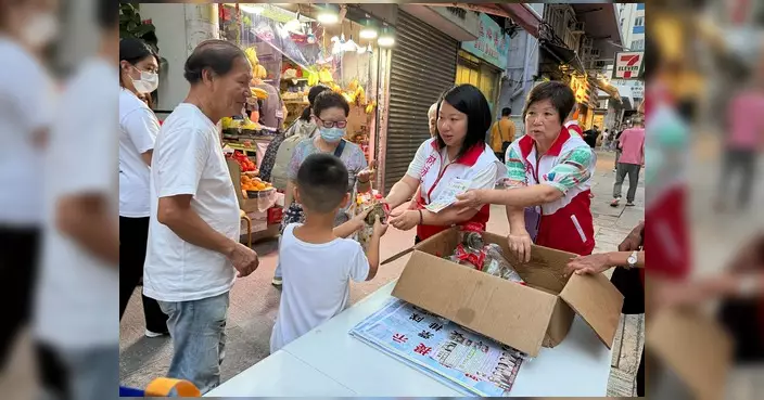 林詠欣田灣街派發端午粽 與街坊共迎佳節