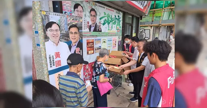 黃國聯同工聯九西團隊向街坊派福糉 傳承端午習俗