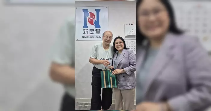 陳建君辦事處聯同關愛隊贈愛心糭 與街坊共迎端午