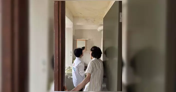 曾卓兒聯同關愛隊落區家訪 送糭送暖聆聽街坊訴求