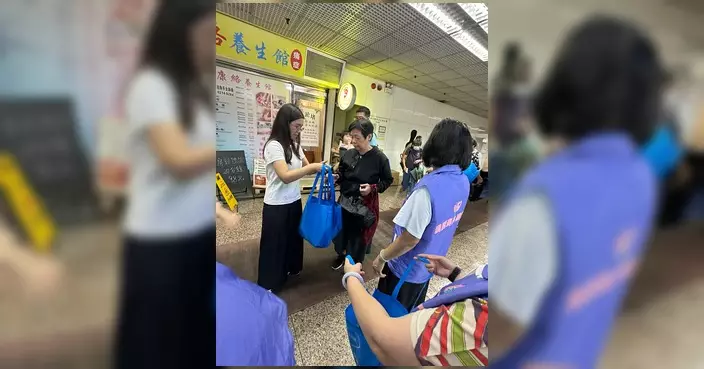 鶴園海逸關愛隊派粽賀端午 街坊讚窩心有人情味