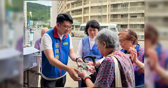 民建聯南區支部本周派發愛心粽與街坊共迎端午