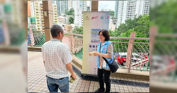 天后關愛隊免費派發製冷小風扇 為父親節送清涼