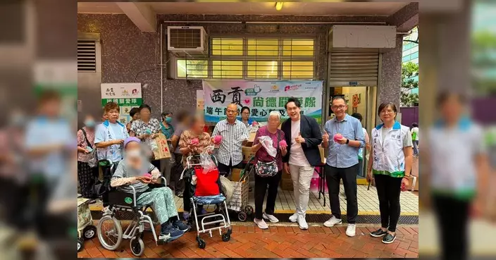 鄭宇曦聯同關愛隊落區派糉 為街坊送上端午祝福